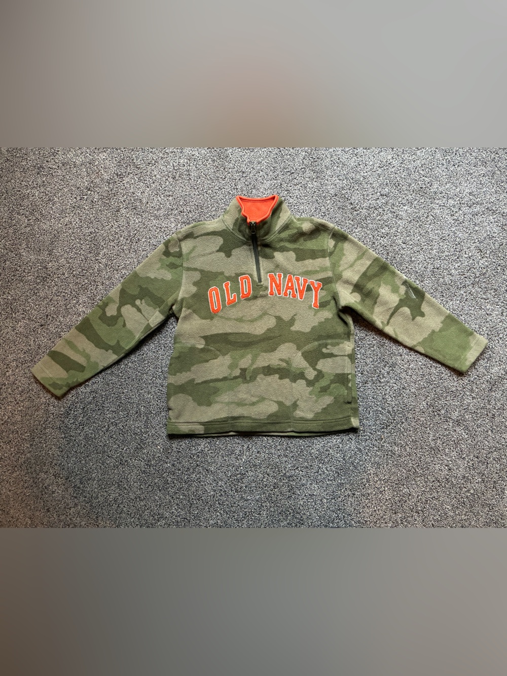 Old Navy Boy’s Green and Orange Camo Print 1/2 Zip Fleece Top, Size Small